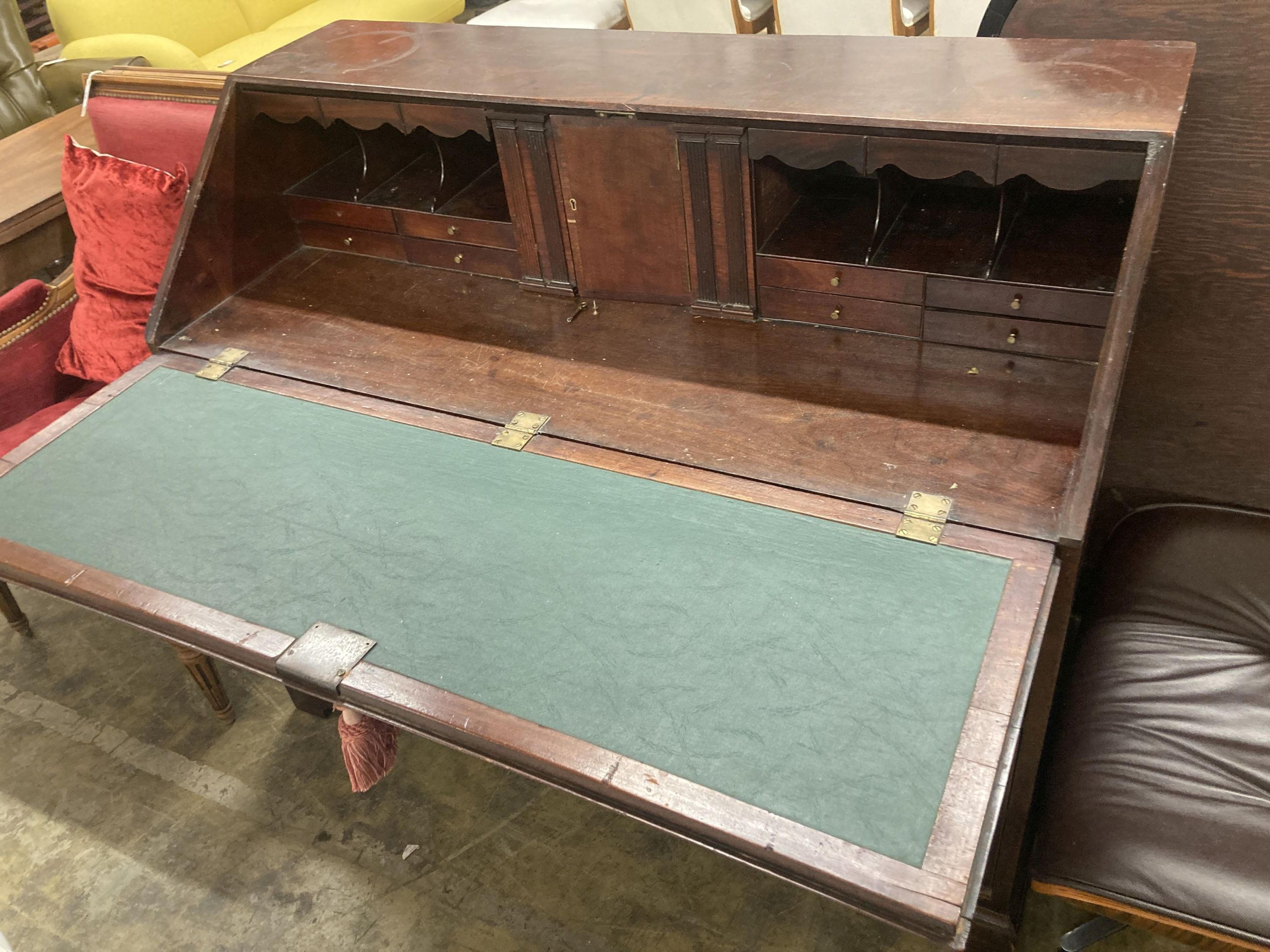 A George III mahogany bureau, width 122cm, depth 56cm, height 105cm